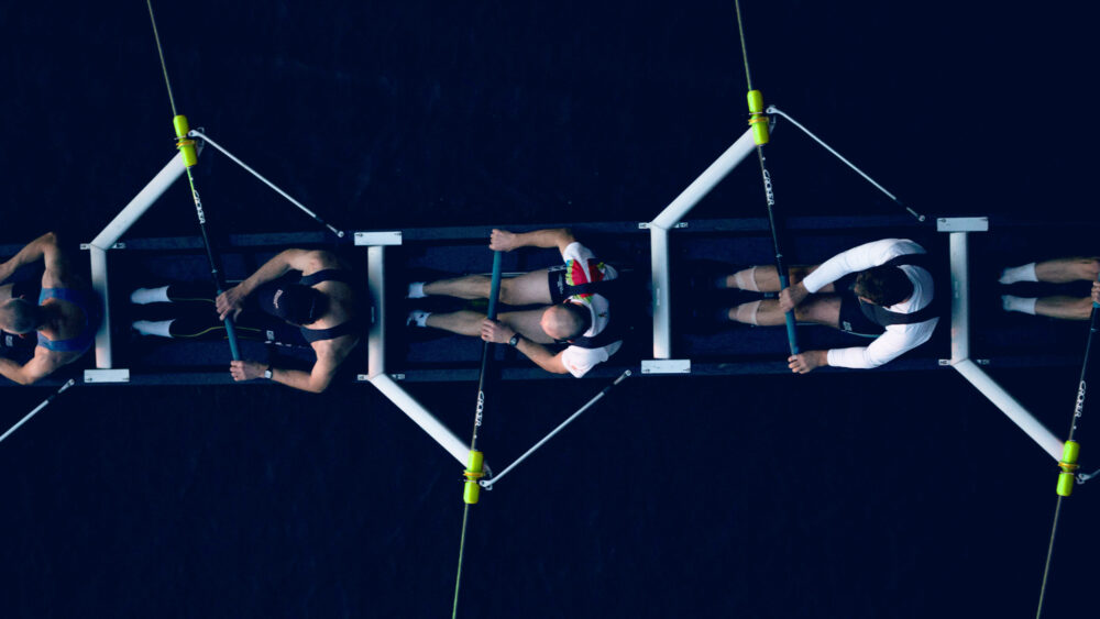 People rowing the same boat together